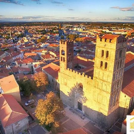Maison Au Pied De La Cathedrale Ельн Екстер'єр фото
